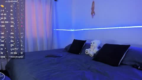 Blue online show from February 5, 2025, 4:25 pm