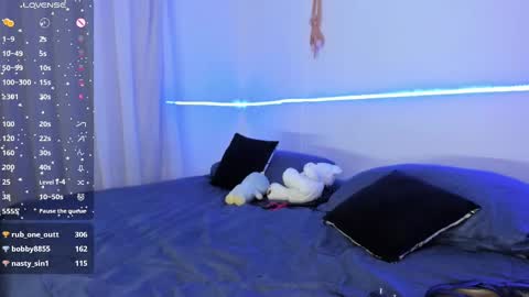 Blue online show from February 11, 2025, 10:28 pm