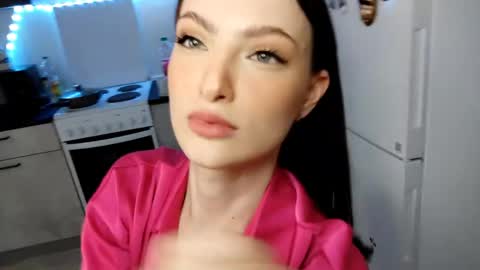 Snapshot of juanitacalcano chatting on May 16, 2026, 7:27 am Veronika online show from May 16, 2026, 7:27 am