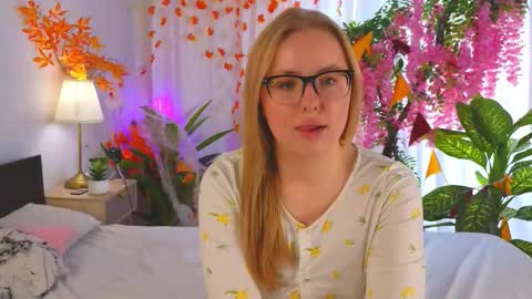 Snapshot of juditwilson chatting on November 13, 2025, 8:24 am Judith online show from November 13, 2025, 8:24 am