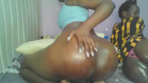 juicyass online show from October 12, 2025, 5:17 am