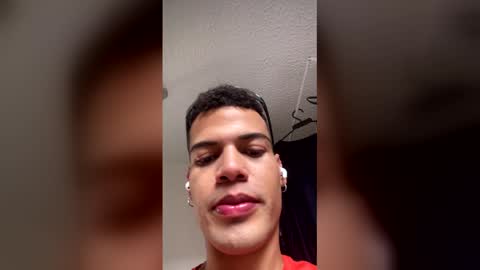 Snapshot of juicy_boy22 chatting on April 3, 2026, 10:19 pm Miguel online show from April 3, 2026, 10:19 pm