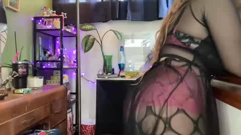 Snapshot of juicy_jussy chatting on May 15, 2026, 8:16 pm juicy_jussy online show from May 15, 2026, 8:16 pm