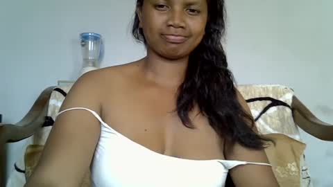 Snapshot of juicy_pretty chatting on August 3, 2026, 11:48 am stellah online show from August 3, 2026, 11:48 am
