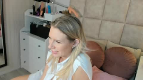 Snapshot of juicy_pussie chatting on April 26, 2026, 8:34 am Tatjana online show from April 26, 2026, 8:34 am