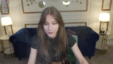 Snapshot of juicy_secrets_054 chatting on February 25, 2026, 11:31 am Elza online show from February 25, 2026, 11:31 am