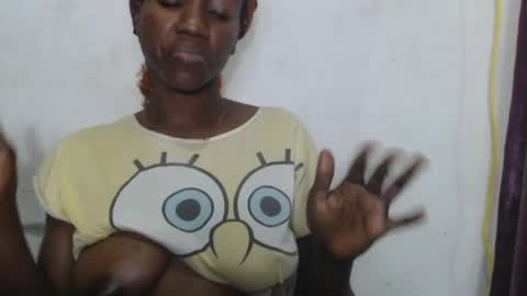 Snapshot of juicyberryx chatting on May 26, 2026, 11:34 pm queen online show from May 26, 2026, 11:34 pm