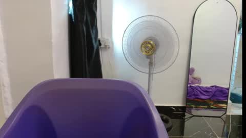 juicyxpink online show from February 25, 2026, 8:24 am