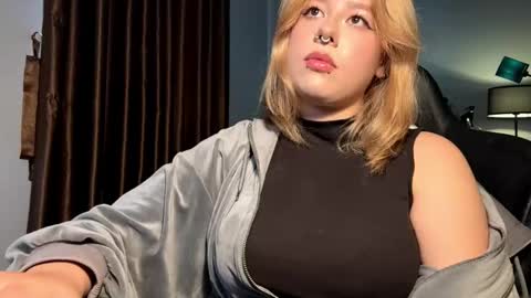 Elvia online show from March 1, 2026, 8:27 am