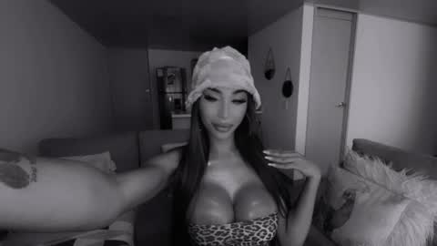 Snapshot of julessy_bonny chatting on March 5, 2025, 3:18 pm julessy online show from March 5, 2025, 3:18 pm