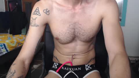 Snapshot of julfigo chatting on June 18, 2026, 6:56 pm Julfigo online show from June 18, 2026, 6:56 pm