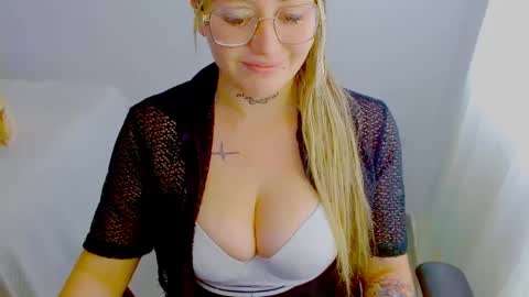  Juliana Torres  online show from September 17, 2025, 5:36 pm