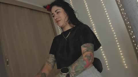 Juli Modelo Independiente online show from March 27, 2026, 3:12 pm