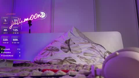 Snapshot of juli_m00n chatting on July 9, 2026, 6:23 pm juli_m00n online show from July 9, 2026, 6:23 pm