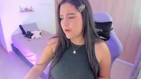 juli_santos_22 online show from December 28, 2024, 12:45 pm