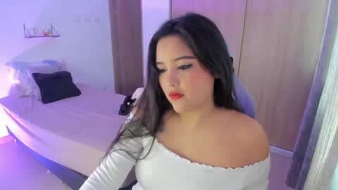 juli_santos_22 online show from January 3, 2025, 12:30 pm