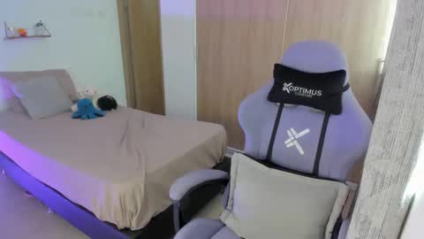 juli_santos_22 online show from January 11, 2025, 8:10 pm