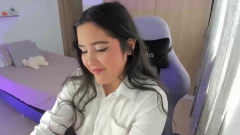 juli_santos_22 online show from January 13, 2025, 3:58 pm