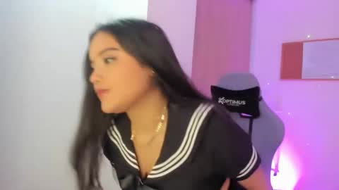 juli_santos_22 online show from January 27, 2025, 12:58 pm