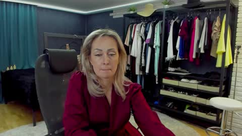 julia__cherry_ online show from February 7, 2026, 1:26 pm