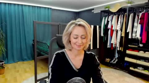 Snapshot of julia__cherry_ chatting on May 14, 2026, 2:02 pm julia__cherry_ online show from May 14, 2026, 2:02 pm