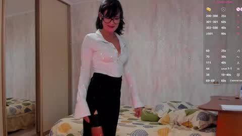 Julia online show from September 24, 2025, 5:44 am