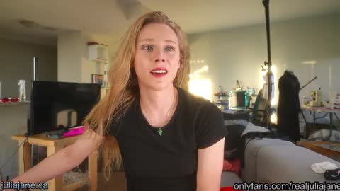 Julia Jane online show from May 6, 2026, 2:08 am