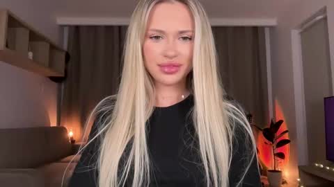 Julia R Le online show from September 26, 2025, 10:03 pm