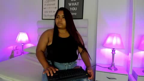 julia_sanchez online show from June 4, 2026, 8:04 pm