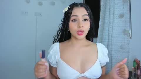 julia_strauns online show from January 4, 2025, 5:05 am