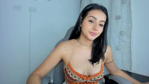 julia_strauns online show from February 12, 2025, 8:38 am