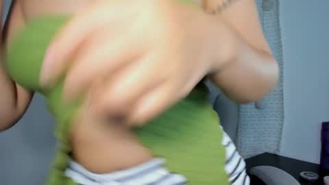 julia_strauns online show from March 10, 2025, 5:11 am