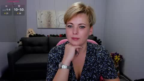 Julia online show from January 8, 2025, 12:47 pm