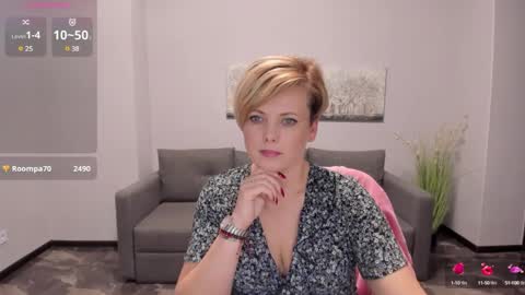 Julia online show from February 11, 2025, 3:18 pm