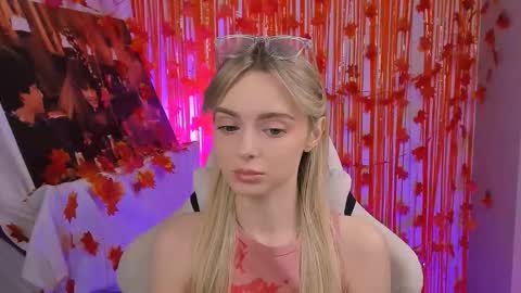 Julia online show from November 21, 2025, 11:31 am