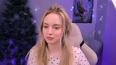 Julia online show from January 14, 2026, 5:29 pm