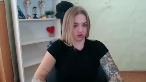 juliacrazy_ online show from September 25, 2025, 7:01 am