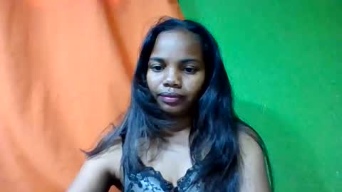 juliah02 online show from May 15, 2026, 5:36 am