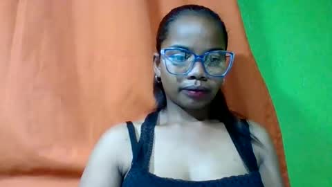 juliah02 online show from May 27, 2026, 5:15 am