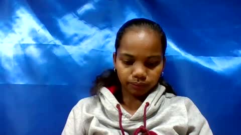 juliah02 online show from June 15, 2026, 5:20 am