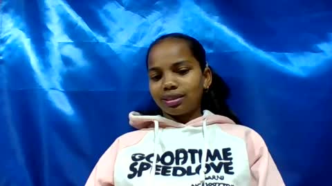 juliah02 online show from June 17, 2026, 5:54 am