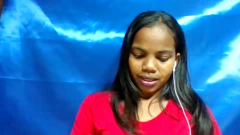 juliah02 online show from June 18, 2026, 9:14 am