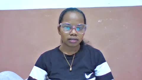 juliah02 online show from July 6, 2026, 4:42 am