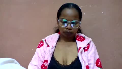 juliah02 online show from July 7, 2026, 8:07 am