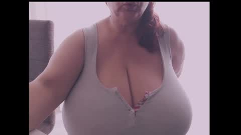 julialiones online show from June 22, 2026, 1:52 pm