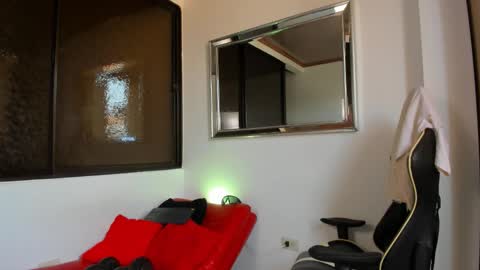 julian_wallace online show from March 5, 2026, 7:54 pm