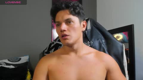 julian_wallace online show from June 11, 2026, 4:16 pm