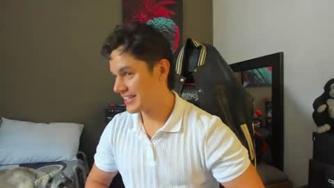 Snapshot of julian_wallace1 chatting on June 16, 2026, 1:47 pm julian_wallace1 online show from June 16, 2026, 1:47 pm