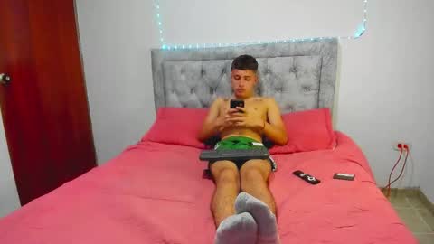 Snapshot of julian_wolf18 chatting on March 5, 2026, 3:19 pm julian online show from March 5, 2026, 3:19 pm