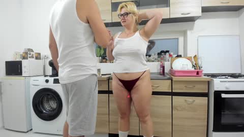 Snapshot of juliana35 chatting on December 14, 2024, 5:07 am juliana35 online show from December 14, 2024, 5:07 am